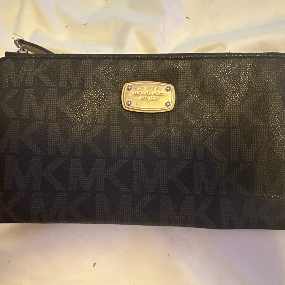 Michael Kors wristlet
